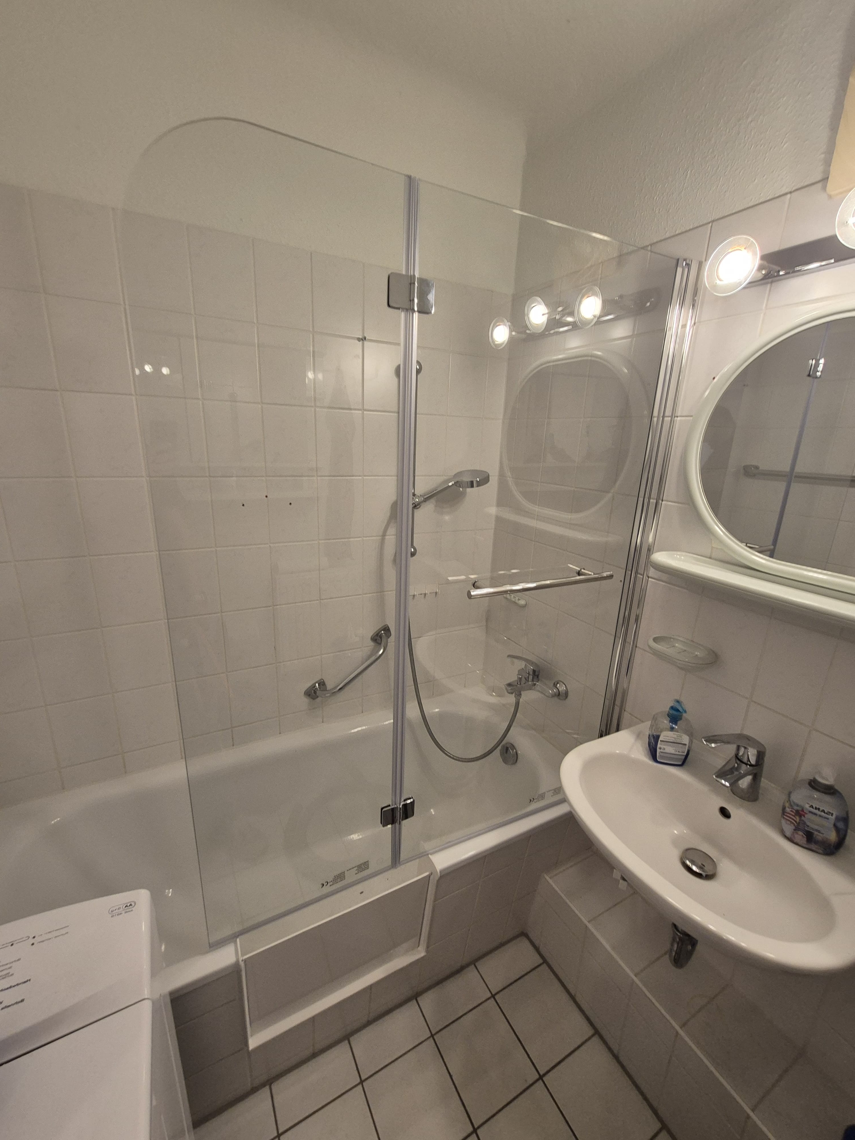 Badewanne mit Tür
