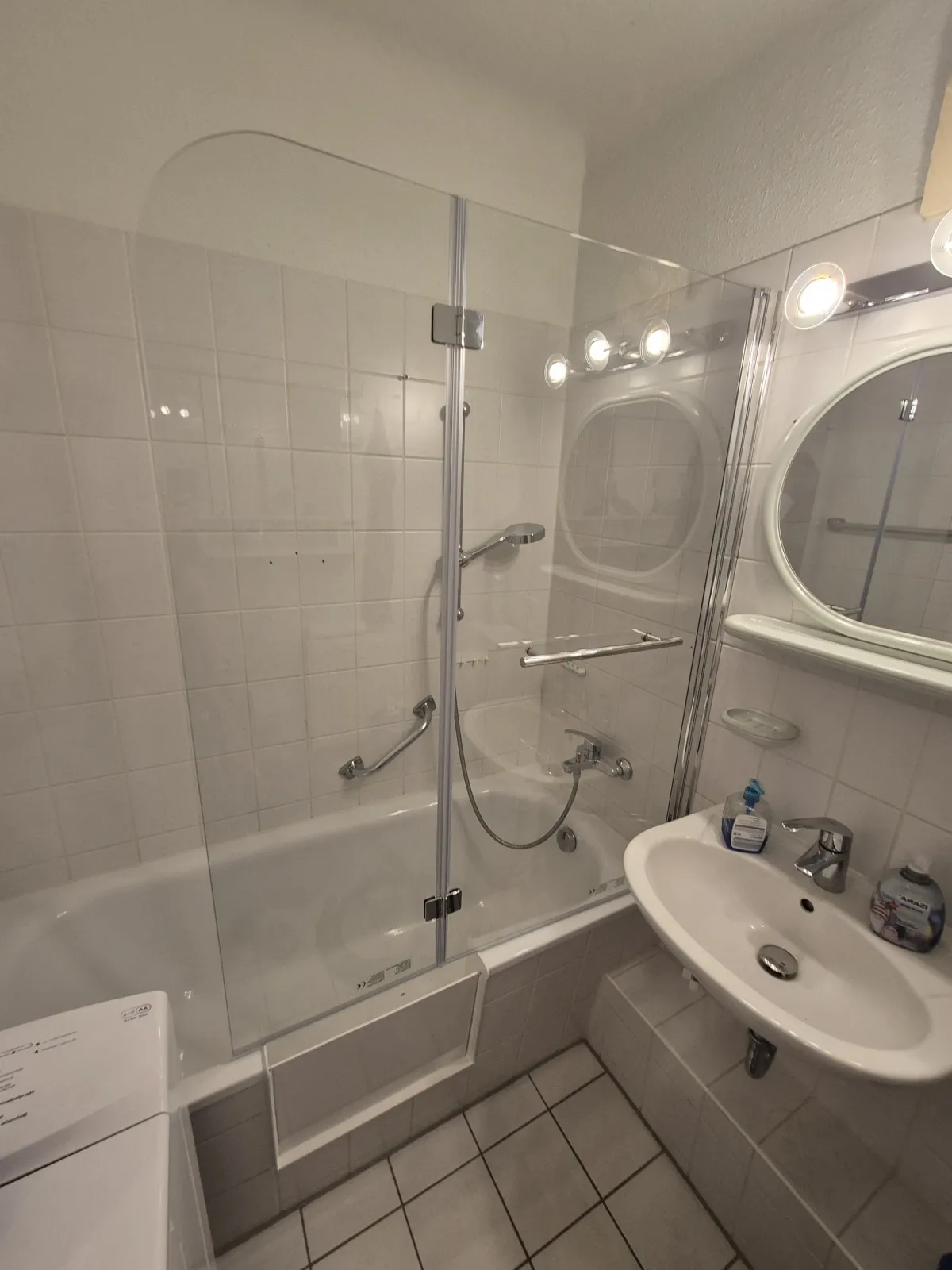 Badewanne mit Tür